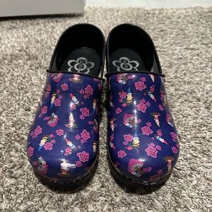 Garden gnome Sanita clogs